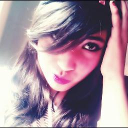 Sorria bonito e deixe os outros quererem descobrir qual é o segredo que te que faz feliz.-quer saber mais sobre mais segui ae *-*