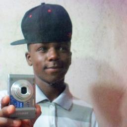 Sou alegre,irreverente,dizem que sou humilde,tenho um sonho de ser jogador e, acredito que nesse mundo num a nda melhor, do que servir a DEUS.