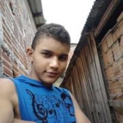 tenho 15 anos de idade gosto do que me faz feliz