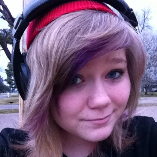 Love bands such as BVB, Megadeth, AfuckingA, and ETF.