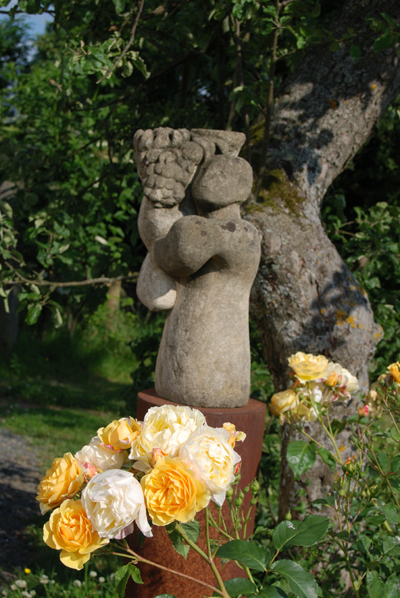 Arts Centre set in 4 acre sculpture park with modern garden. Gallery and artist's studio in the Welsh Marches, overlooking the Black Mountains.