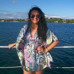 Primero Dios!! Periodista, fotógrafa, amante de las buenas pelis y los libros entretenidos-adoro la tv y salir de paseo, Venezolana! Irlanda❤