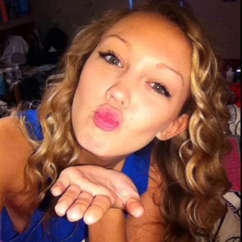 katiecr087's profile picture. #UNCW16 #APhiGirl