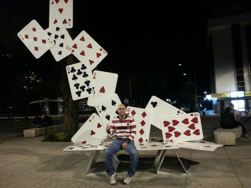 Colombiano, paisa,  Contador Publico, Especialista en Impuestos, fanatico del ciclismo, lector, admirador de mi familia, y de las personas positivas y pujantes.