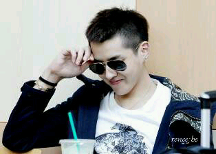 ผมRedder Kris Exo-M ผมขอโทษที่เกิดมาหล่อรวยหน้าตาดีแถมมีเงิง#ห้ะ อยากรู้จักผมมากกว่านี้ก็ฟลอมาแต่อย่าดื้อกับผมนะครับ  мч hunny @OSH_94DT #PhoenixFam #Atype