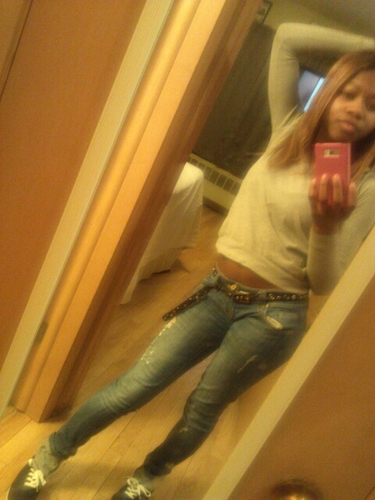 6teenYearsYoung #TeamGorgeouss , #TeamFollowBack , 
Loveable , Goofy , #TeamFaithful , #TeamROD
#ILoveBadBitches,