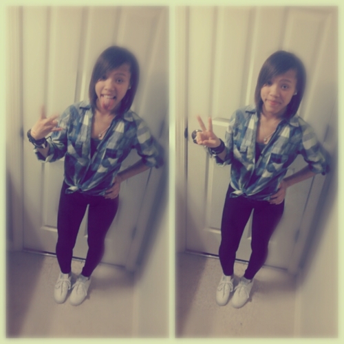 Goo Follow @BABYFACE_SHAWTT , He's Coo' Af & Cutee. Anyways Turn That Grey Button Blue ( :