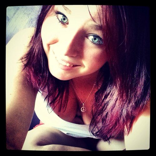 Im a wannabe pin up girl  who loves to party, spends money i dont have, and love listening to live music.

Im a old soul love you all x