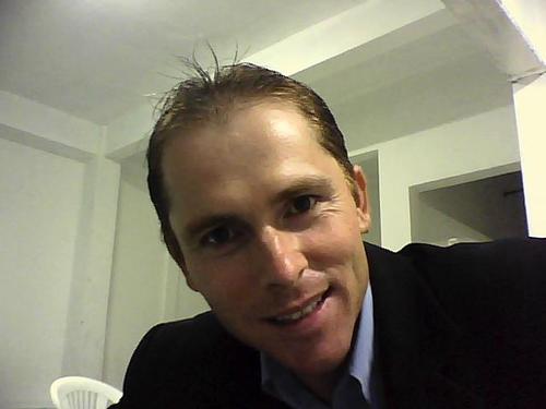 Ser feliz é tornar a vida dos que nos rodeiam o mais agradável possivel, o resto é a lei da semeadura e colheita.
