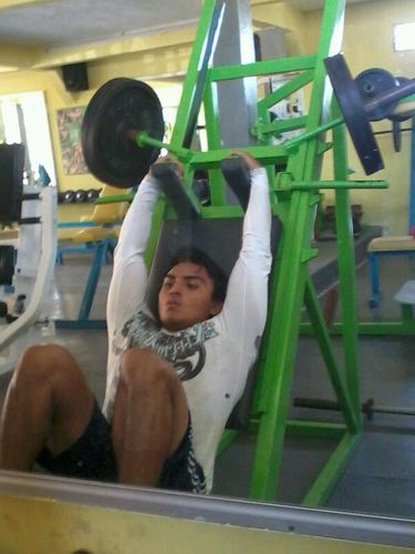 soy fuerte XD,y me gusta ir al  gimnacio y me gusta divertirme followmee!!