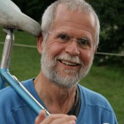 ErikBorg3's profile picture. Born in the US, lives in England, loves writing and cycling.