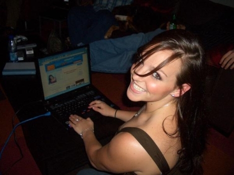 new to twitter. i love games and chatting to random people on xbox live. i like to party with my girls :-)
