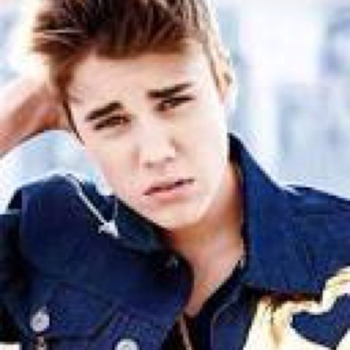 BIG BELIEBER and directioner! :D i dont tweet a lot 3