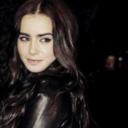 Vampira de 500 años pero aparento 18. nueva en Mistic Falls. En realidad me llamo Cassandra... ni se te ocurra llamarme asi