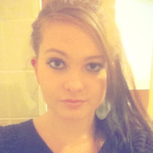 follow mee :) i follow back :)3