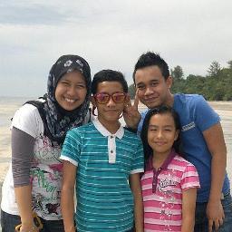 Afiq punkfacez*14 years old*Smkpg 3  
 Relay With Qila Ila ;)