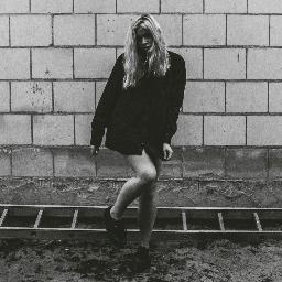 Blog-Sisters with a passion for photography and affordable fashion!