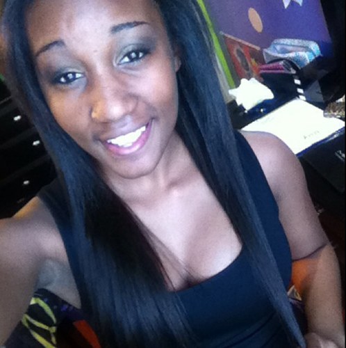 yes, im the Laura girl you hear about... but follow my Bitch @_fre_fre !!
