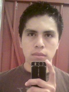 Alegre,siempre sonrriente y con muchas ganas de aprender amigable y un poco desmadroso y con muxas ganas de pistear y arriba el Cruz Azul