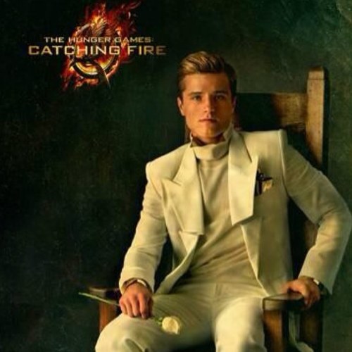 {RP+18 Non-Canon} Peeta Mellark, tributo, me dicen a menudo ¿A que horas vas por el pan? Cuidado conmigo o te lanzo una bolsa de harina.