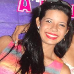 Com 15 anos sou alegre , simpática , extrovertida , chata , chorona , simples , :D