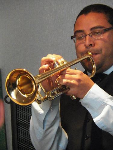 Presidente de la asociación de usuarios y conductores Distrito Privado DP AUC. Trompetista, docente y percusionista.