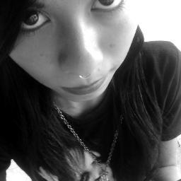 (8) Como os passaros cujas assas estão qebradas, voce vive sem direção (BVB) ~Qem me seguir pode deixar qe eu sigo de volta :3