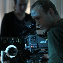 Motion designer & editor at work | Cameraman & crisis manager on set | Back to the Future addict | paraglider whenever possible