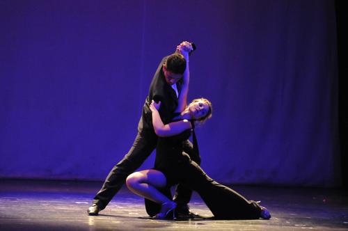 Estudio Al Khalam dirigido por Candela Gutiérrez Profesorado Especializado en Técnica y Teoría del Bellydance con orientación en tango-árabe
