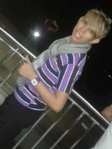 É  as pessoas falam k eu sou metido e tudo mas, sera mesmo k elas sabm km sou realment por tras dessa casca em k eu me escondo......