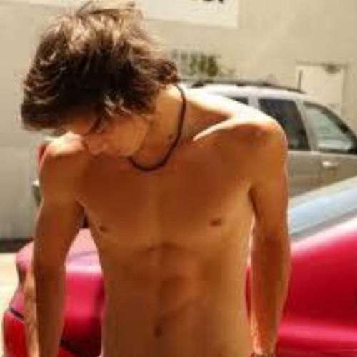 Hay everyone! I'm Jasmine, i love 1D my fav is Harry and if you follow me, ill follow you!!3