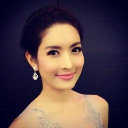สาวสวย จิตใจดีเป็นคนอ่อนโยน มีน้ำใจต้องพบกับความเจ็บปวดในครอบครัวอย่างที่สุดเมื่อคนที่เธอช่วยเหลือและให้ความเมตตานั้น กลับเป็นผู้พยายามที่จะแย่งชิงสามีของเธอ