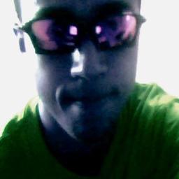 18 anos, com uma personaldade meio estranha, muito manhoso, bipolar, mais apesar de tudo sou um cara bem legal com todo mundo :)