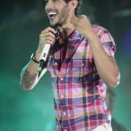 so para os fanaticos por gusttavo lima e nois fans do guh vamos fazer valer e mostrar que smos a fans alem de mais lindas as mais dedicadas a ele