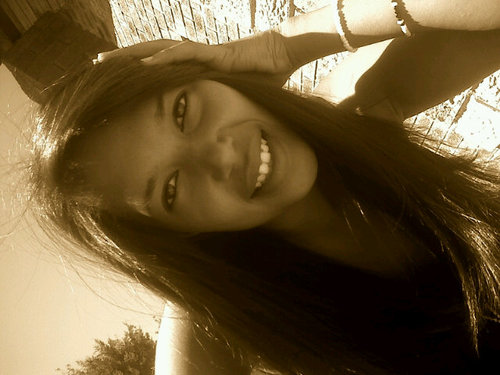 anneke_com's profile picture. Swiming is really my thing, shopping, chillin with frwnds.