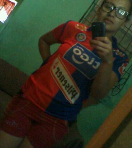 ni Yo se quien soy????????   naci en no se donde, creci en no me acuerdo y me mude a cualquier lado,,,  followme