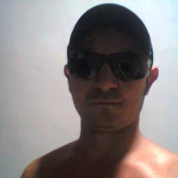 Eu sou uma pessoa humilde, brincalhão gosto de sair pra curti com minha familia considero quem mim considera e gosto muito de rap.