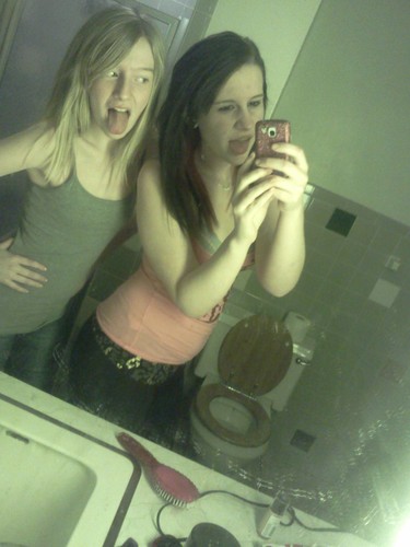 Follow Me And I'll Follow Back ♥  I'm The Blonde Haired One .. BTWW. (;