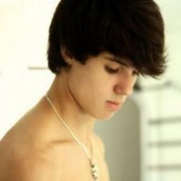 Prazer,Rafael Portugal,16 anos,hétero,simpático,bipolar,e disposto a conhecer novas pessoas.
Quer conhecer?
segue então..