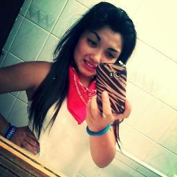 Holii x: Me llamo Danitza me gusta la caca..´pero la caca bien edionda y justin3
