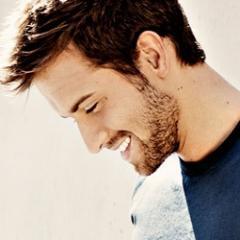 Enamorada de pablo alboran y de sus canciones :) 
Alicante-España