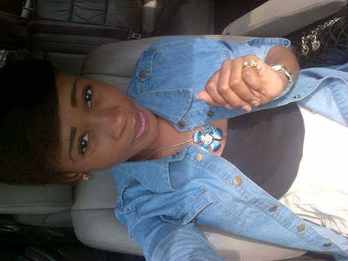 Desholakoko's profile picture. I&masef alone