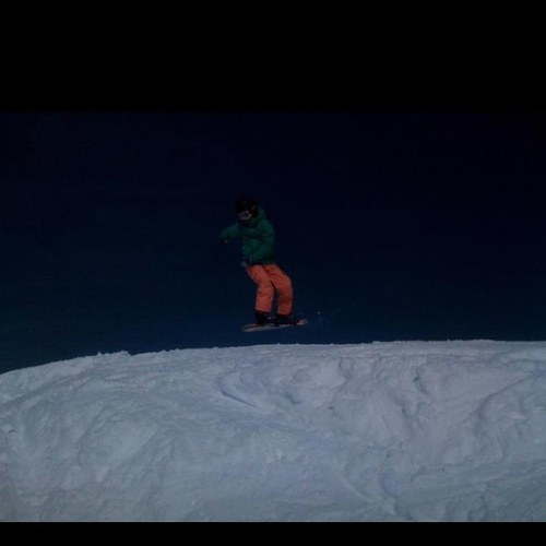 DiegoLreq's profile picture. surfer and snowboarder