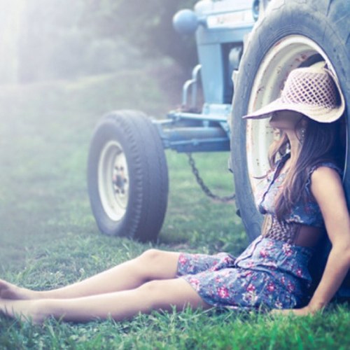 I'm just a girl from the west coast, wishin she was from down south.