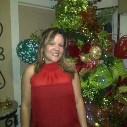 Mamá Venezolana,Odontólogo de Profesión, Repostera y manualista de vocación. Profesora Universitaria UGMA!