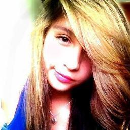 Hola mi nombre es Saray, Soy de los angeles, actualmente estoy viviendo en Venezuela (un hermoso lugar) y Eso es todo si quieras Saber mas de mi Sígueme ;)