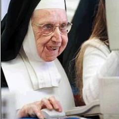 VIRGEM E LESBIKA - O PAPA ORDENOU Q NÓIS TINHA D ACTUALIZAR A LINGUAGEM P/SE APROXIMAR DO JOVEM: É PHODA VELHOS! É NÓIS HUMANO! AS MINAS EXPIRAM KKK LLL NNN