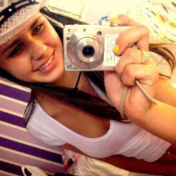 debora_brunhera's profile picture. virginiana, sincera e colorada (: