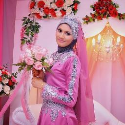 .bercita2 ingin menjadi ketua polis negara suatu hari nanti :D panggil saya iqa jek. sayang saya untuk suami saya sahaja ! #shilalas | #nurfazura