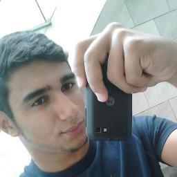 16 anos , canceriano , Viciado em musica , Muito Corinthiano e ja basta :)